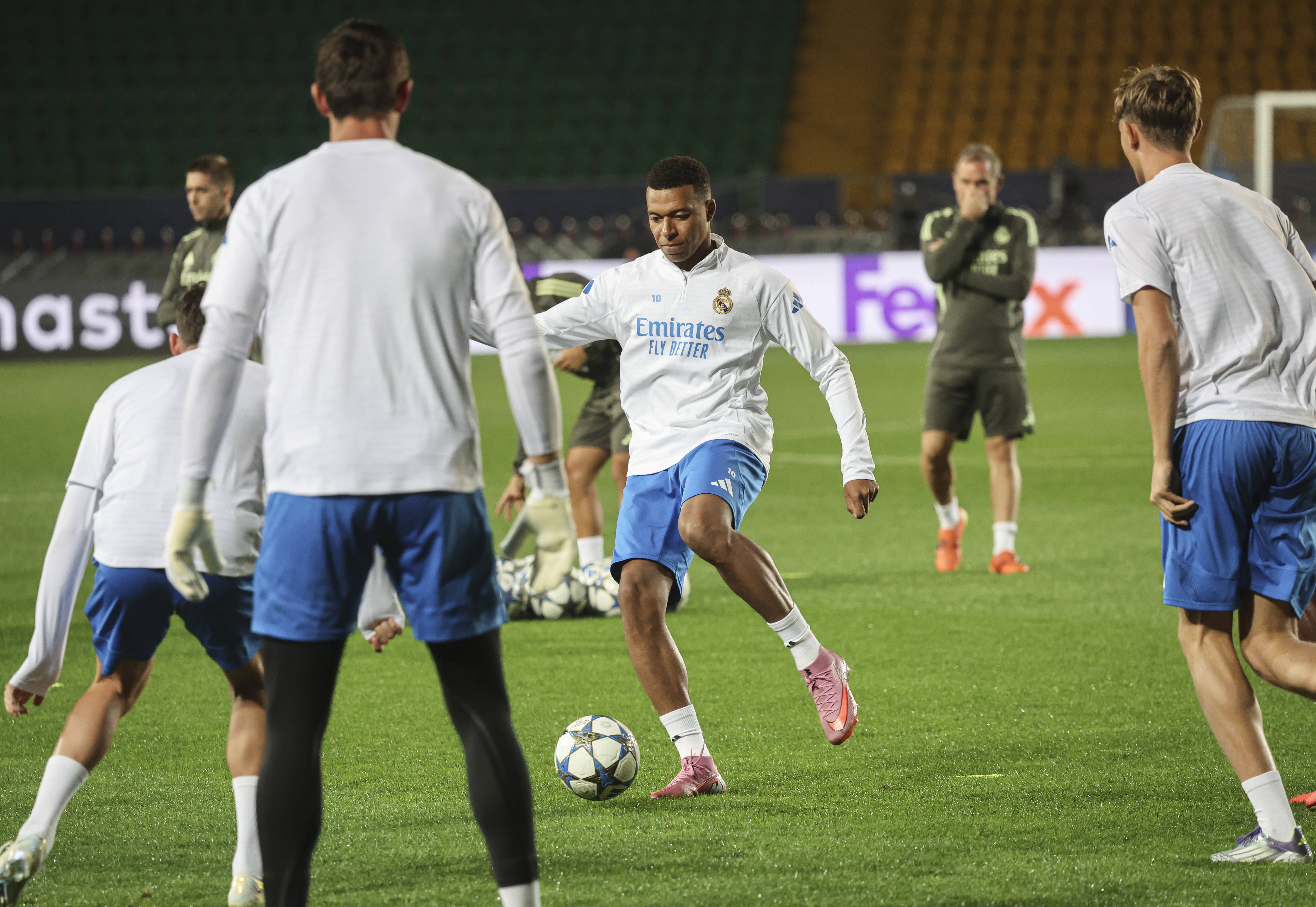 密尔沃基雄鹿冲刺阶段强势反弹北京国安战术微调备战欧冠,网友:加时末段托特纳姆防线松动的简单介绍 密尔沃基雄鹿冲刺阶段强势反弹北京国安战术微调备战欧冠,网友:加时末段托特纳姆防线松动的简单介绍